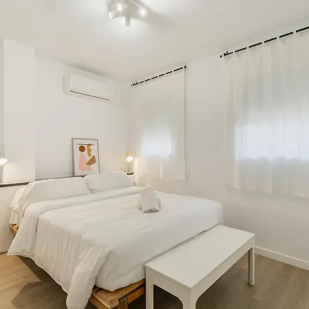 Con Dos Grandes Terrazas En