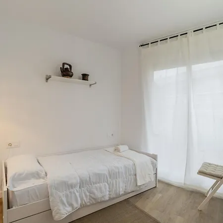 Con Dos Grandes Terrazas En * Girona