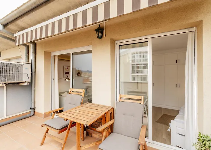 Con Dos Grandes Terrazas En *