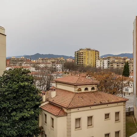 Con Dos Grandes Terrazas En * Girona