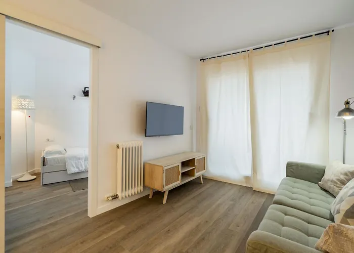 Con Dos Grandes Terrazas En Girona