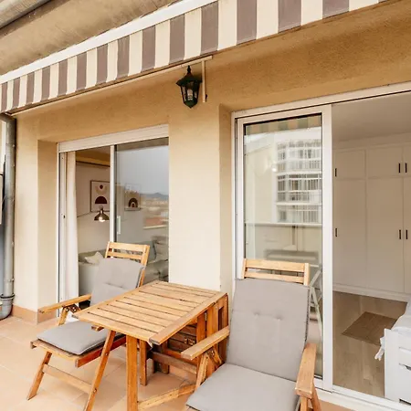 Con Dos Grandes Terrazas En *