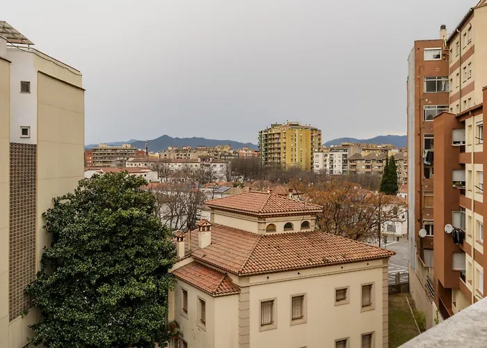 Con Dos Grandes Terrazas En * Girona