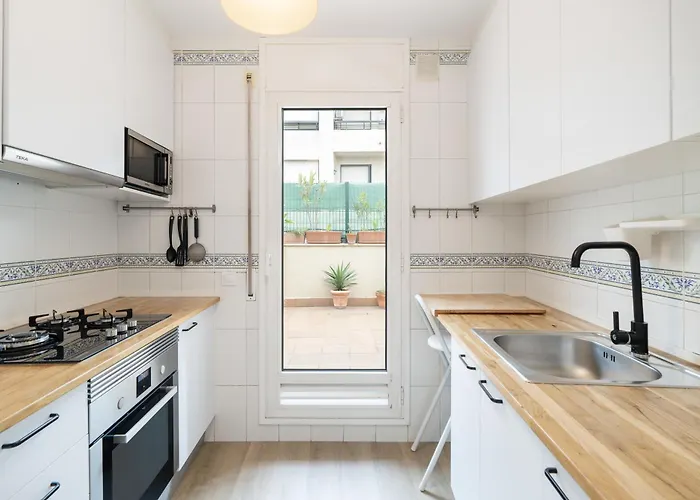 Con Dos Grandes Terrazas En